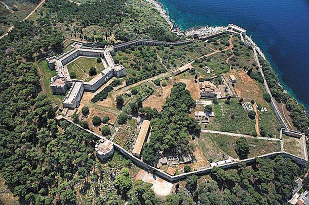 , New Navarino fortress, www.suitesartemis.gr